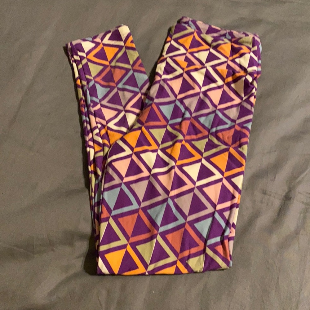 LuLaRoe OS purple triangle leggings
